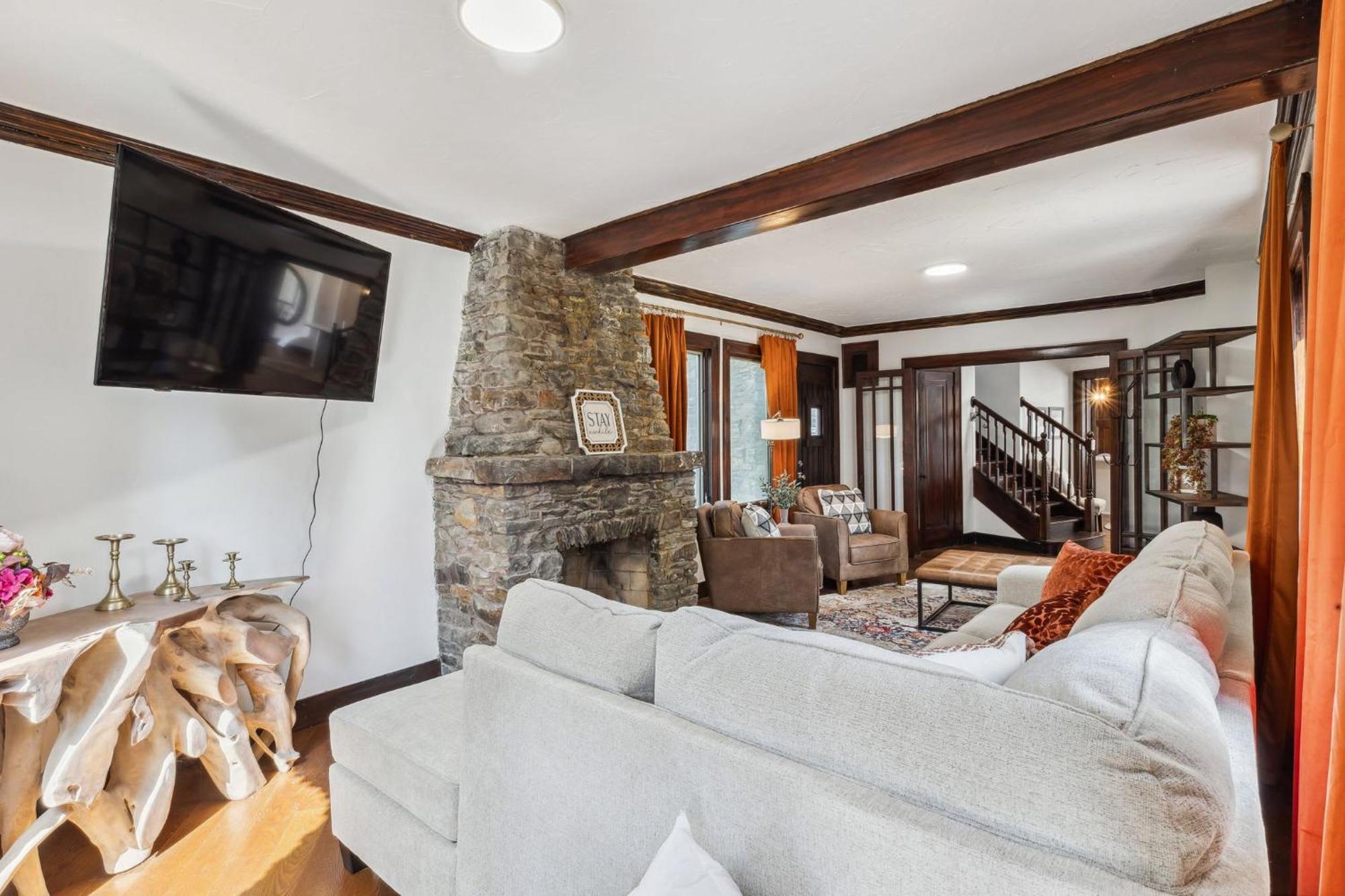 Enchanted Castle - Your Royal Getaway Awaits Cleveland Eksteriør bilde