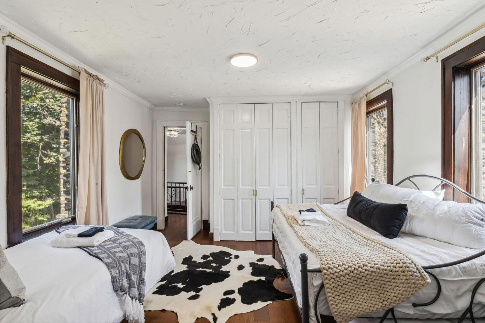 Enchanted Castle - Your Royal Getaway Awaits Cleveland Eksteriør bilde