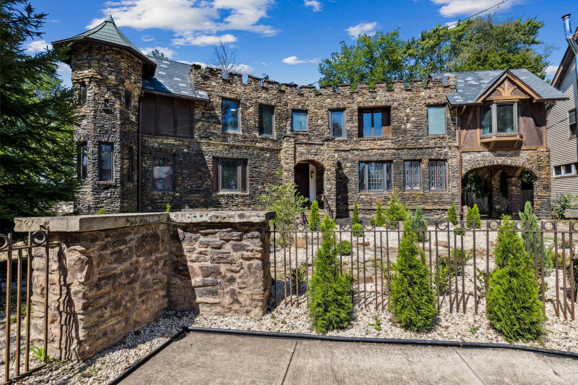 Enchanted Castle - Your Royal Getaway Awaits Cleveland Eksteriør bilde