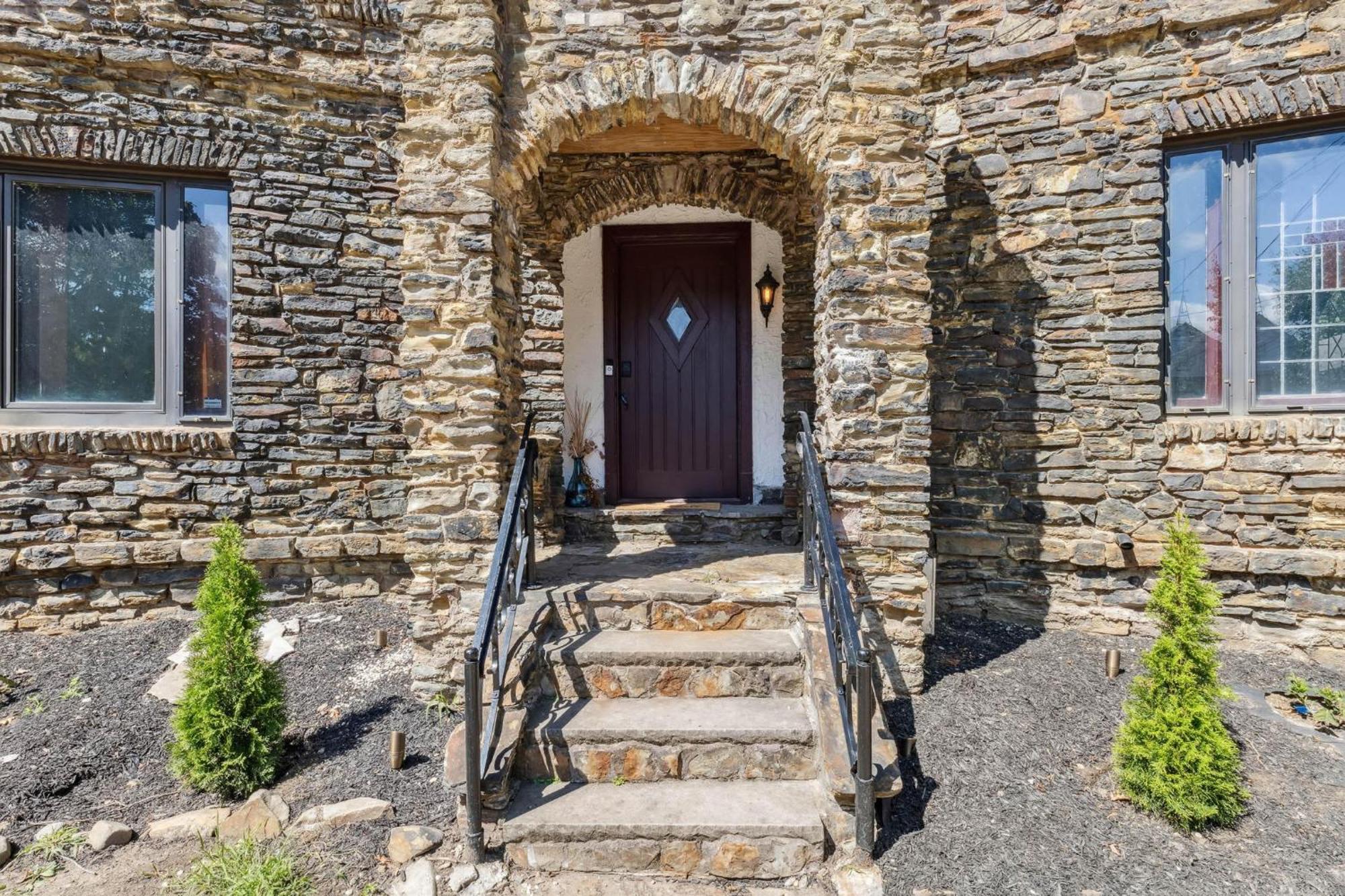 Enchanted Castle - Your Royal Getaway Awaits Cleveland Eksteriør bilde