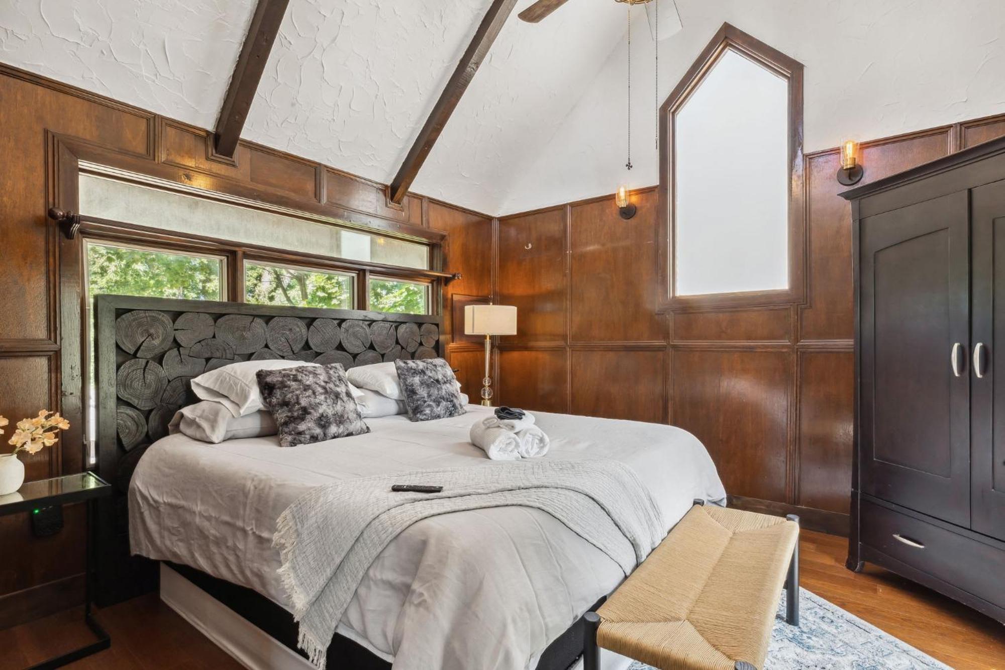 Enchanted Castle - Your Royal Getaway Awaits Cleveland Eksteriør bilde