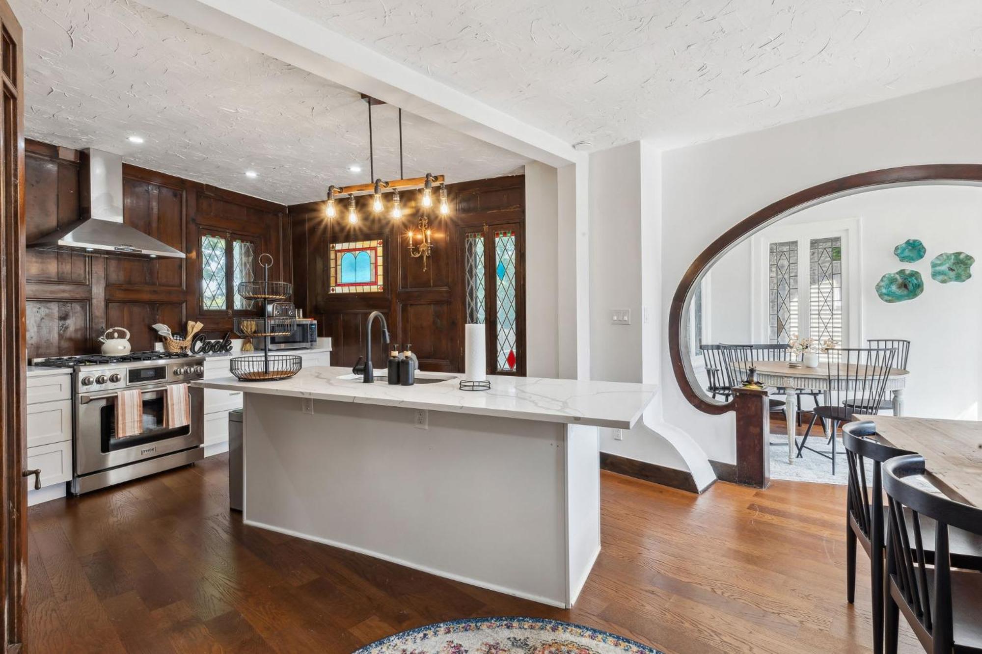 Enchanted Castle - Your Royal Getaway Awaits Cleveland Eksteriør bilde